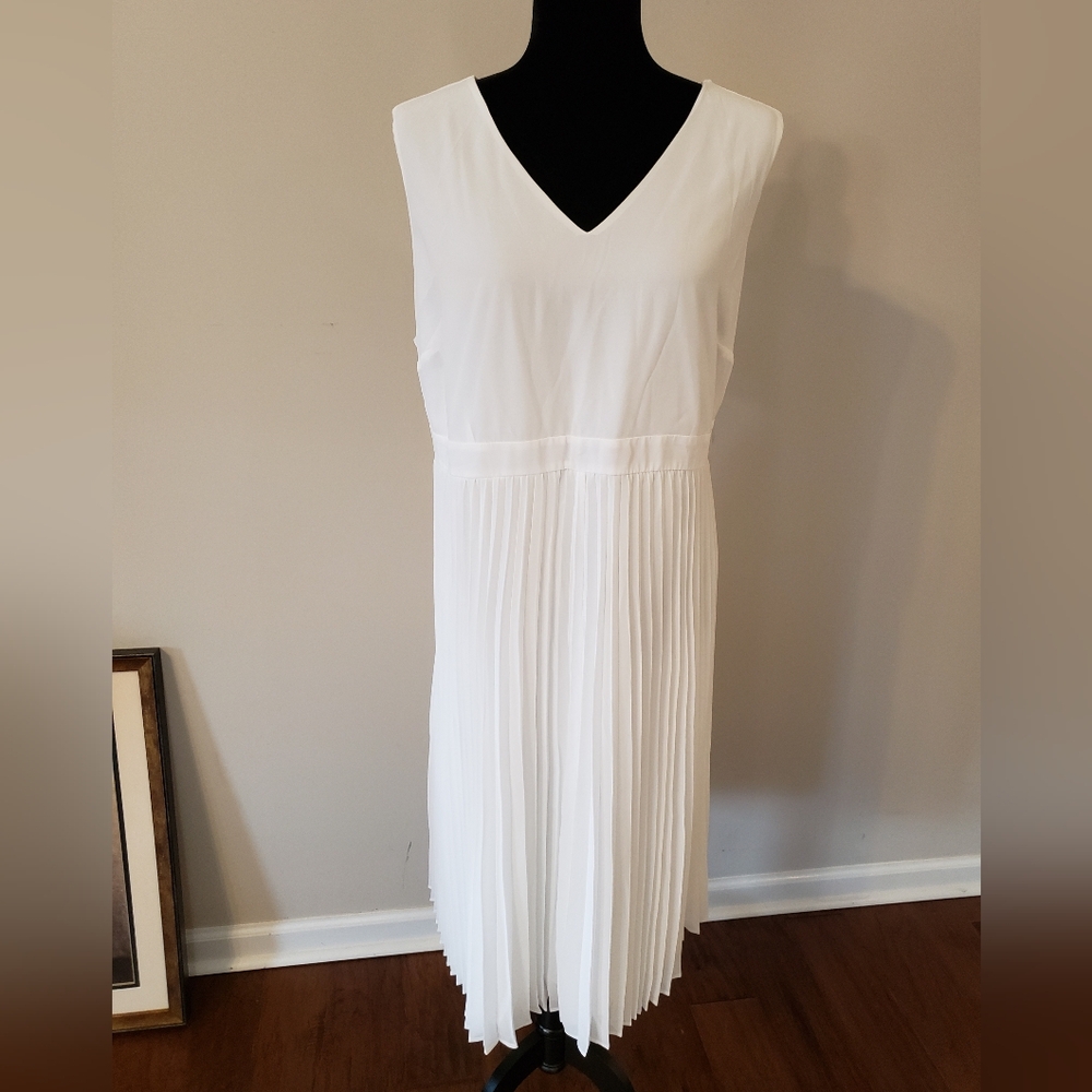Plus Elegant White Sleeveless Dress